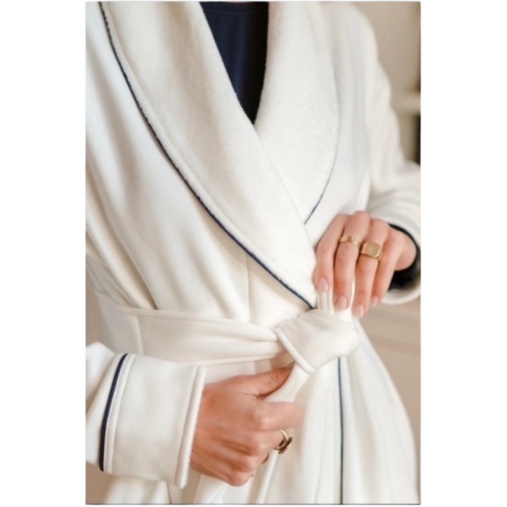 Lake Pajamas Cozy Robe in French Blue - XL Ivory White with Blue Piping - Picture 7 of 8